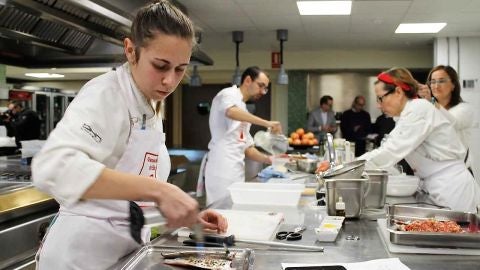  Cristina G&oacute;mez, ganadora del VII Concurso de Cocina Creativa con Granada mollar de Elche