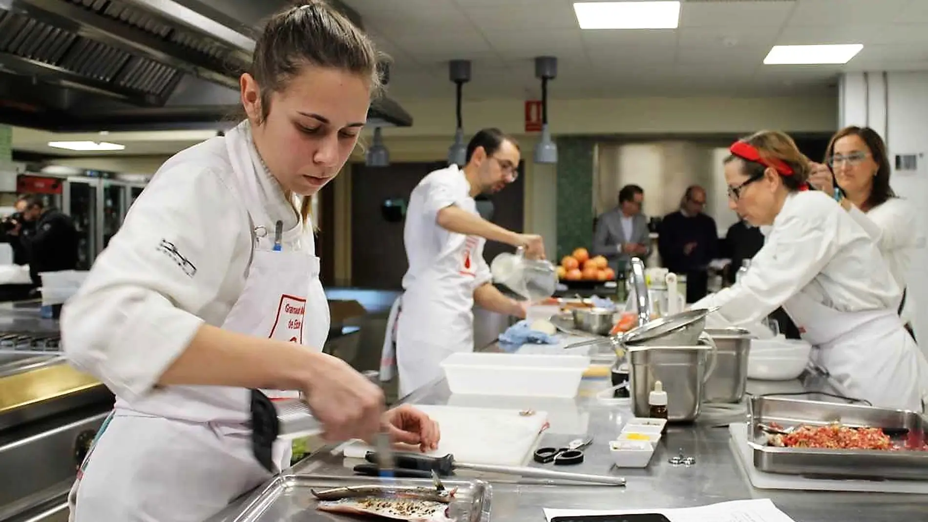  Cristina Gómez, ganadora del VII Concurso de Cocina Creativa con Granada mollar de Elche