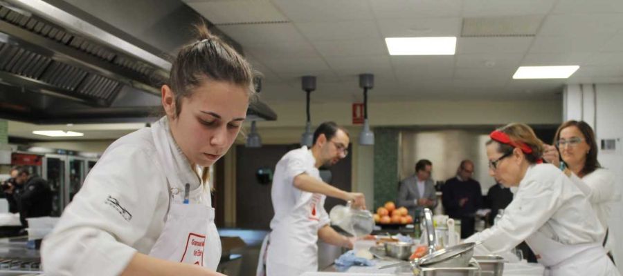 Cristina Gómez, ganadora del VII Concurso de Cocina Creativa con Granada mollar de Elche Cristina Gómez, ganadora del VII Concurso de Cocina Creativa con Granada mollar de Elche