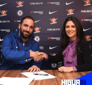 Higuaín llega al Chelsea Higuaín llega al Chelsea