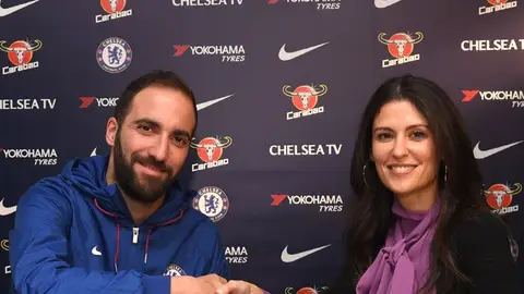 Higuaín llega al Chelsea Higuaín llega al Chelsea
