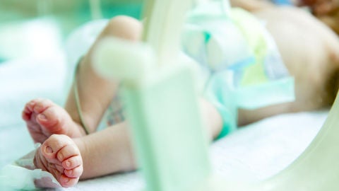 Imagen de archivo de un beb&eacute; en el hospital