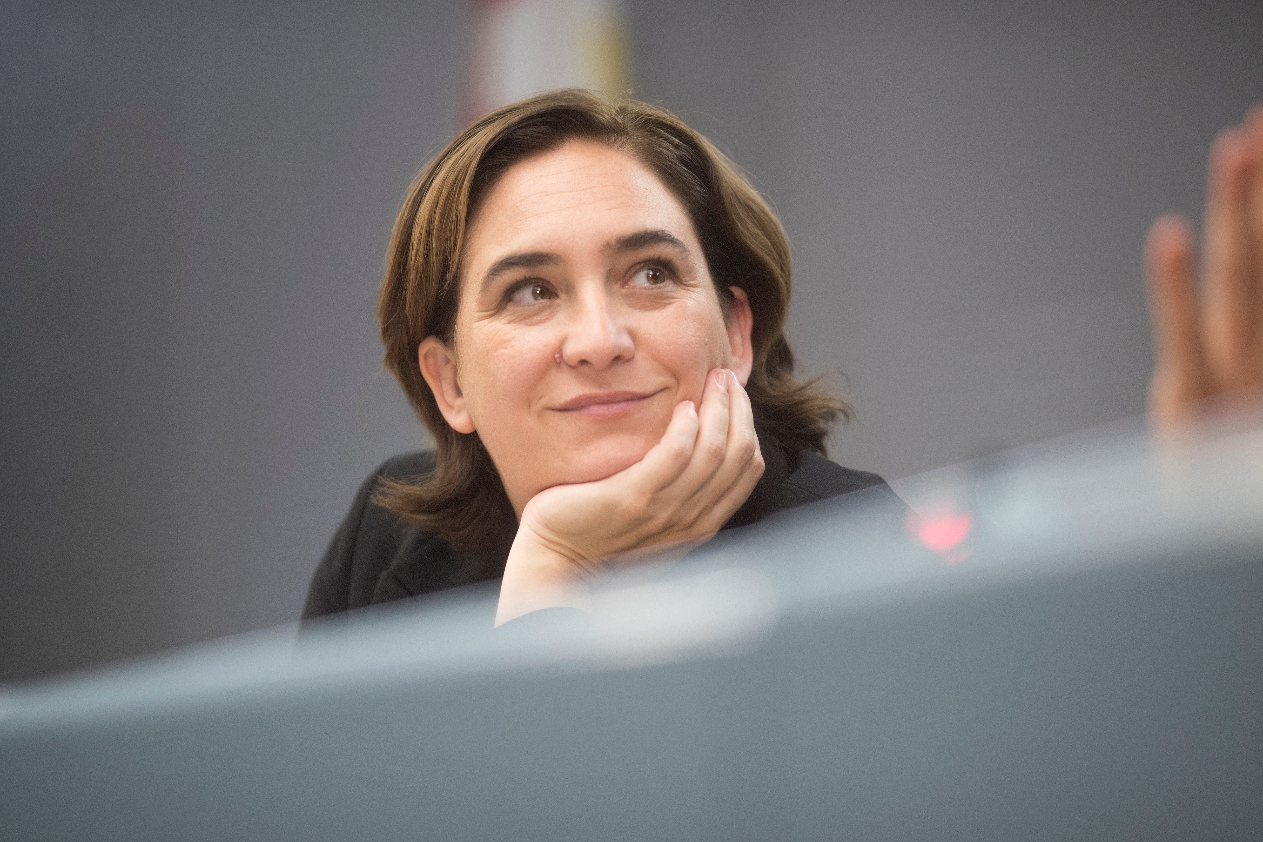 Ada Colau manda ánimos a Jordi Cuixart: "Adelante amigo, hombre de cultura y paz" Ada Colau manda ánimos a Jordi Cuixart: "Adelante amigo, hombre de cultura y paz"