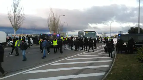Los taxistas bloquean IFEMA a unas horas de que comience FITUR Los taxistas bloquean IFEMA a unas horas de que comience FITUR