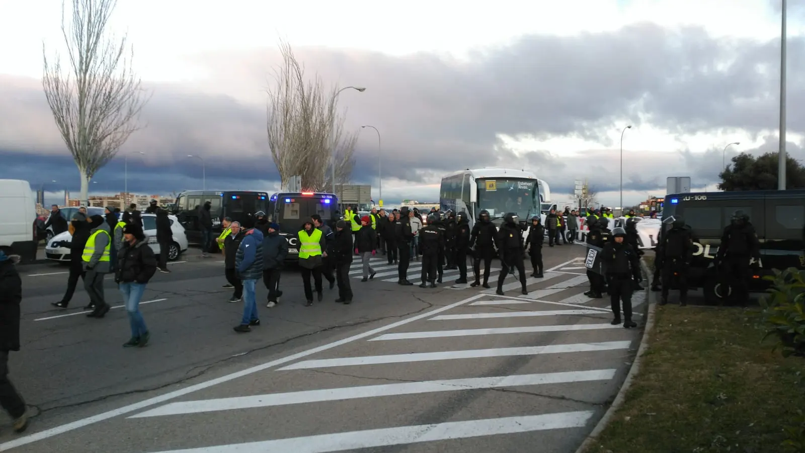 Los taxistas bloquean IFEMA a unas horas de que comience FITUR