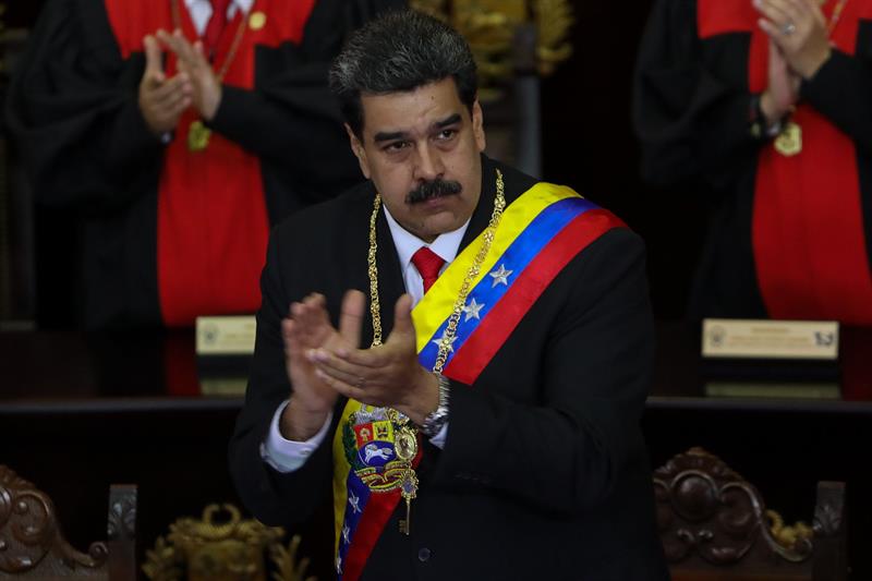 Maduro llama a Sánchez "pelele" y avisa: "Si algún día hay una intervención militar, manchará sus manos de sangre" Maduro llama a Sánchez "pelele" y avisa: "Si algún día hay una intervención militar, manchará sus manos de sangre"
