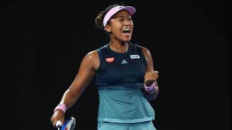Naomi Osaka celebra su victoria contra Pliskova