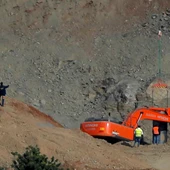 Los mineros junto al pozo de Totalán, Málaga. Los mineros junto al pozo de Totalán, Málaga.