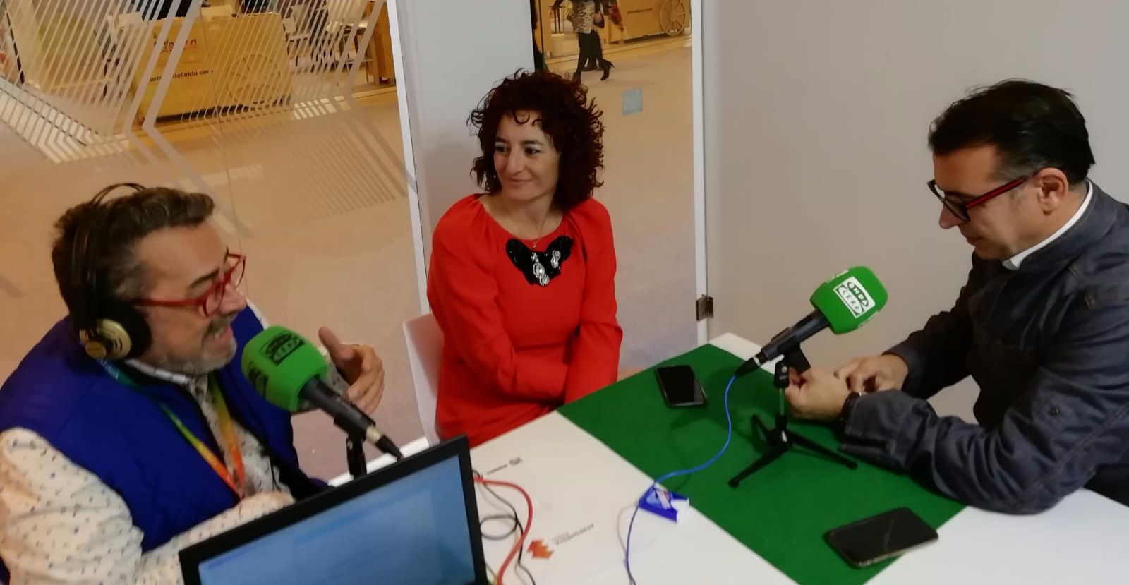 Entrevistamos a Fany Serrano concejala de turismo y Tony Perez Gastrónomo Entrevistamos a Fany Serrano concejala de turismo y Tony Perez Gastrónomo