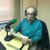 Aurelio Muñoz Guerra, vecino de la calle Los Álamos, denunciaba hoy en Palencia en la Onda el grave problema que tienen con la superpoblación de palomas en el barrio