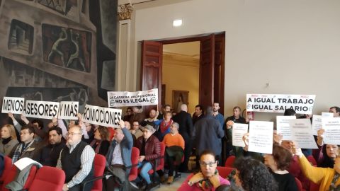 Un grupo de trabajadores de la Diputaci&oacute;n han reivindicado mejoras laborales y salariales