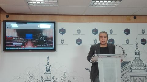 Jose Luis Herrera durante la presentaci&oacute;n de la web del Teatro Quijano