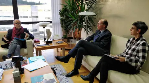 Reunión alcalde cos responsables de sanidade Reunión alcalde cos responsables de sanidade
