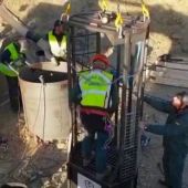 Primer vídeo de los trabajos de los mineros en la jaula del túnel en la que buscan a Julen en Totalán