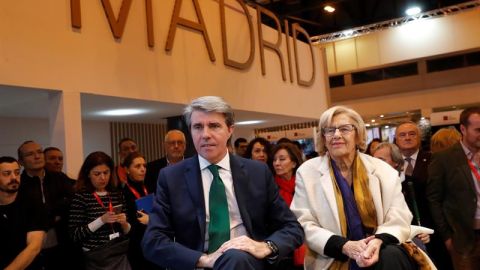 &Aacute;ngel Garrido y Manuela Carmena en Fitur