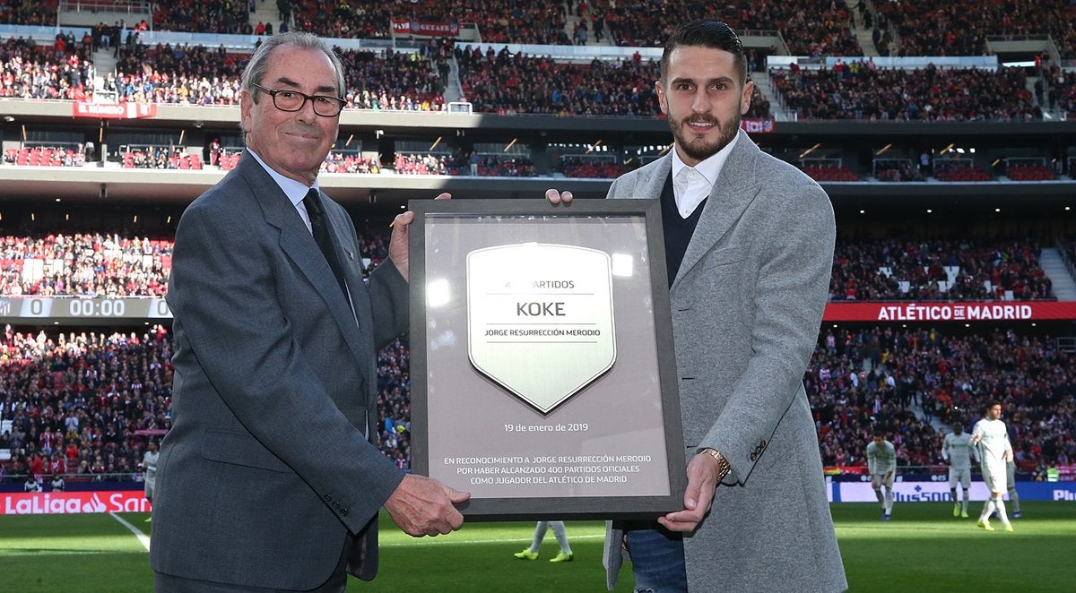 Koke recibe el homenaje del Metropolitano con motivo de sus 400 partidos como colchonero Koke recibe el homenaje del Metropolitano con motivo de sus 400 partidos como colchonero