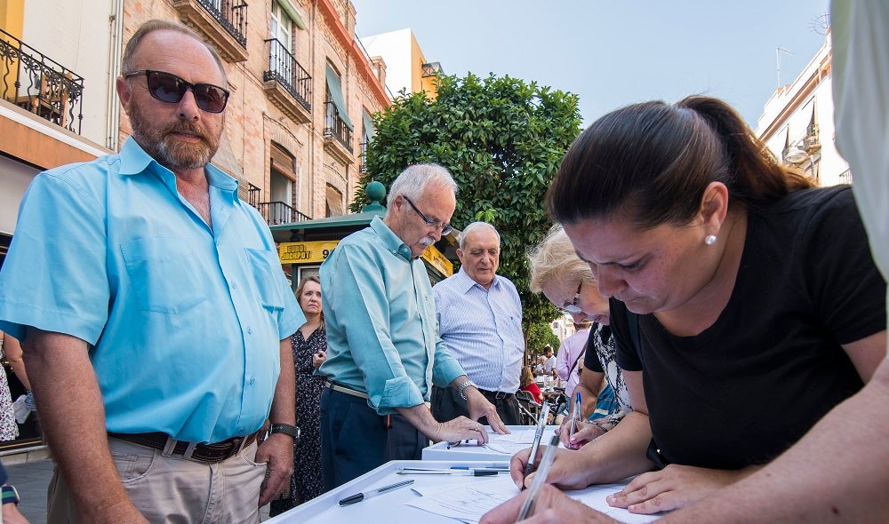 Miles de personas recuerdan a Marta del Castillo en Sevilla y piden que se repita su juicio Miles de personas recuerdan a Marta del Castillo en Sevilla y piden que se repita su juicio
