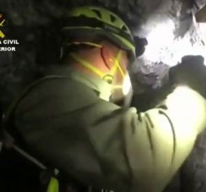 Este es el momento en el que el equipo de rescate se aproximaba al cuerpo de Julen Este es el momento en el que el equipo de rescate se aproximaba al cuerpo de Julen