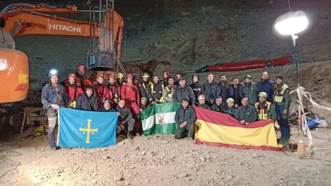 Fotografía del equipo que ha trabajado en el rescate del pequeño Julen. Fotografía del equipo que ha trabajado en el rescate del pequeño Julen.