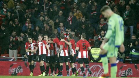 Los jugadores del Athletic celebran un gol