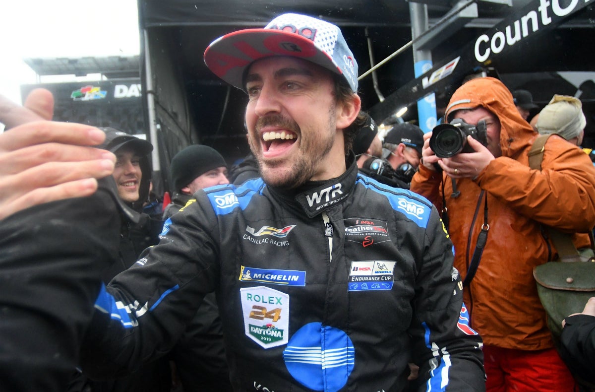 Fernando Alonso hizo historia en Daytona pero hay debate: ¿el primer campeón de F1 en conseguirlo... o el tercero? Fernando Alonso hizo historia en Daytona pero hay debate: ¿el primer campeón de F1 en conseguirlo... o el tercero?