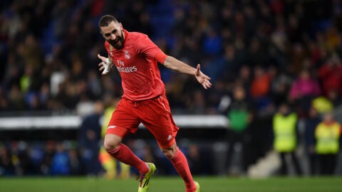 Benzema celebra un gol