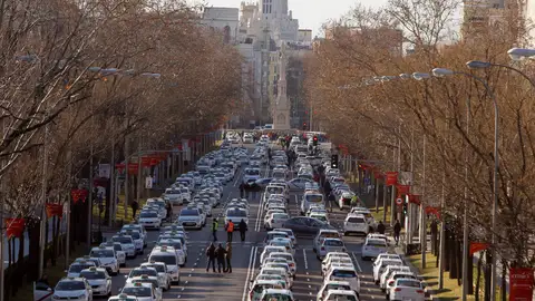 Vista del Paseo de la Castellana cortado por los taxistas Vista del Paseo de la Castellana cortado por los taxistas