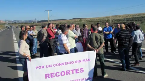 Los antiguos trabajadores de Encasur reivindican sus derechos sociales Los antiguos trabajadores de Encasur reivindican sus derechos sociales