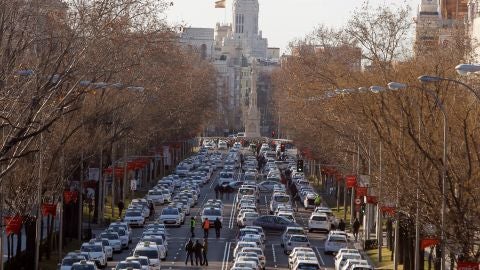 Los taxistas bloquean la Castellana en Madrid