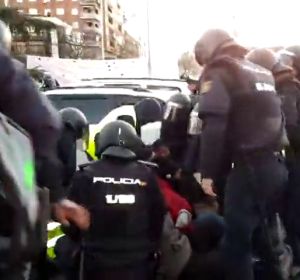 Los antidisturbios acuden a desalojar a los taxistas acampados en el Paseo de la Castellana Los antidisturbios acuden a desalojar a los taxistas acampados en el Paseo de la Castellana