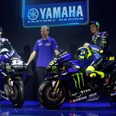 Maverick Viñales y Valentino Rossi en la presentación de la nueva Yamaha Maverick Viñales y Valentino Rossi en la presentación de la nueva Yamaha