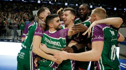 Unicaja celebra el triunfo frente al Real Madrid gracias al triple de Jaime Fern&aacute;ndez