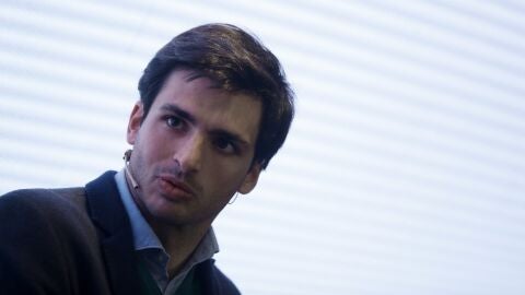 Carlos Sainz en un evento de cosm&eacute;tica