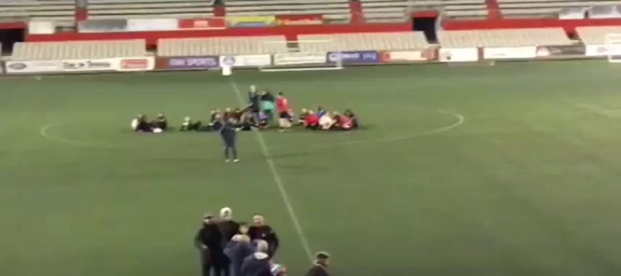 Gritan "sois unas guarras" e "iros a fregar" a una jugadoras durante un partido de la liga femenina en Terrassa Gritan "sois unas guarras" e "iros a fregar" a una jugadoras durante un partido de la liga femenina en Terrassa