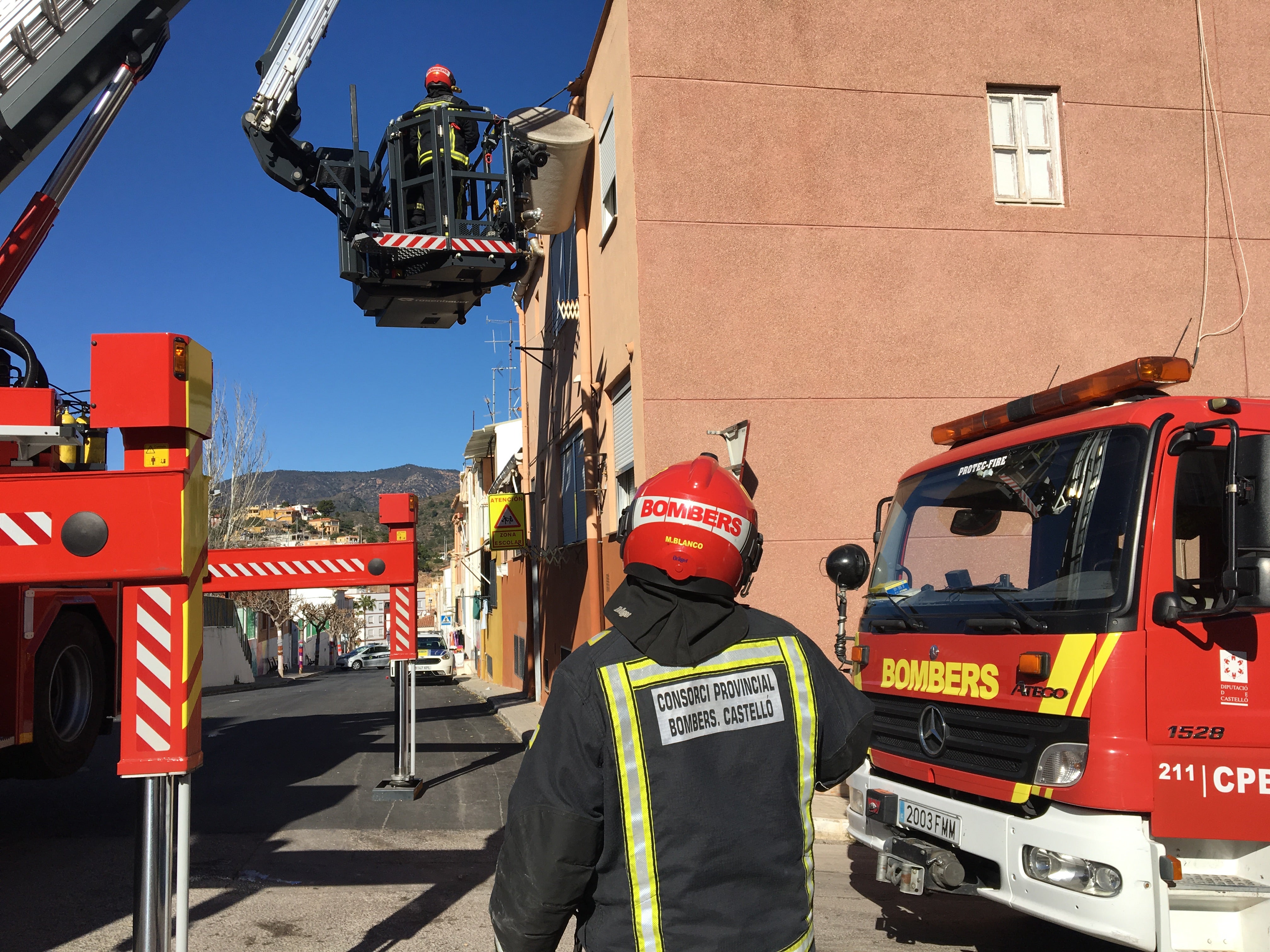 El Consorcio Provincial de Bomberos atiende 60 emergencias derivadas del temporal de viento en 38 municipios El Consorcio Provincial de Bomberos atiende 60 emergencias derivadas del temporal de viento en 38 municipios