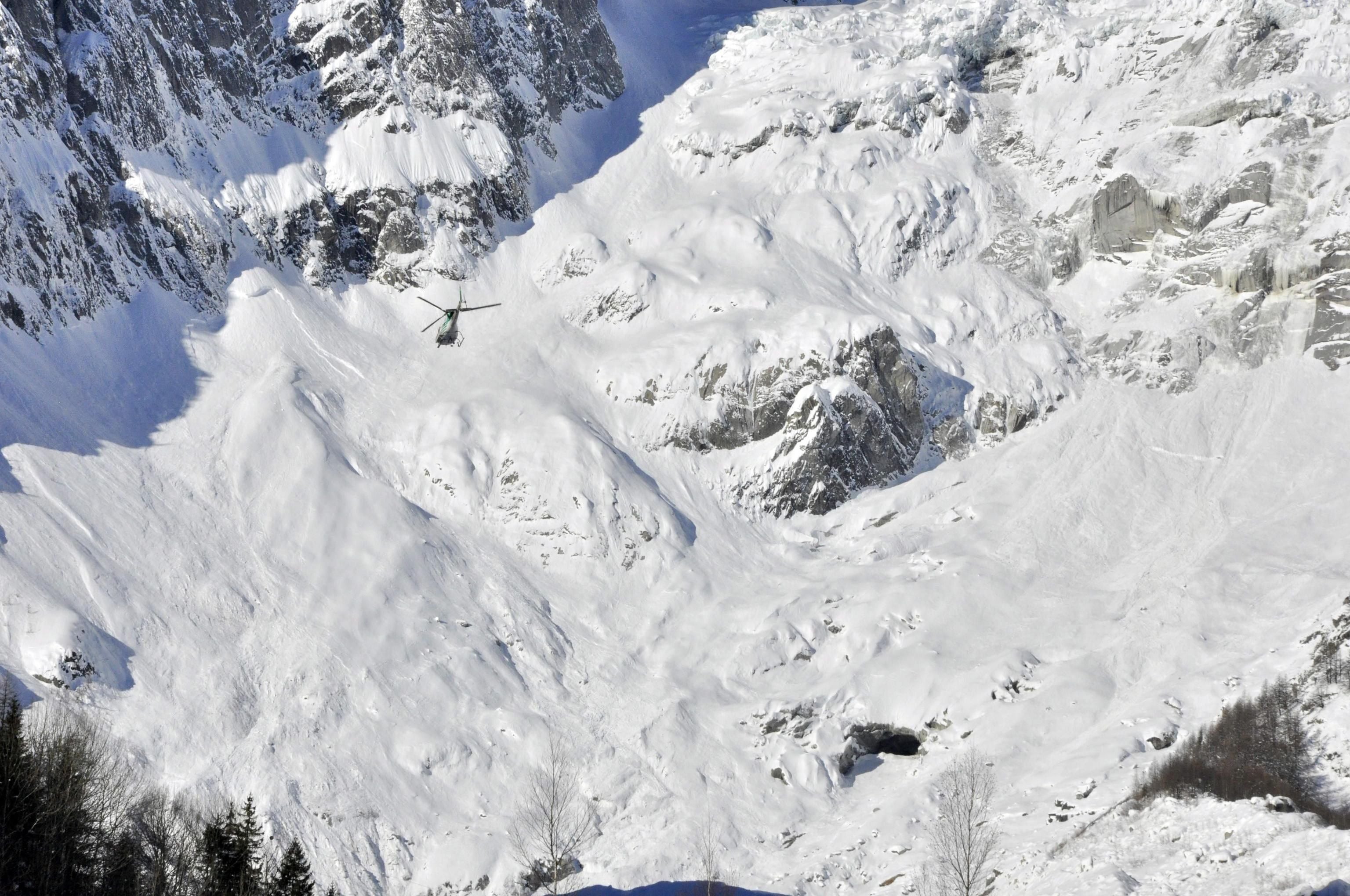 Mueren cuatro esquiadores en los Alpes italianos tras ser arrastrados por una avalancha Mueren cuatro esquiadores en los Alpes italianos tras ser arrastrados por una avalancha