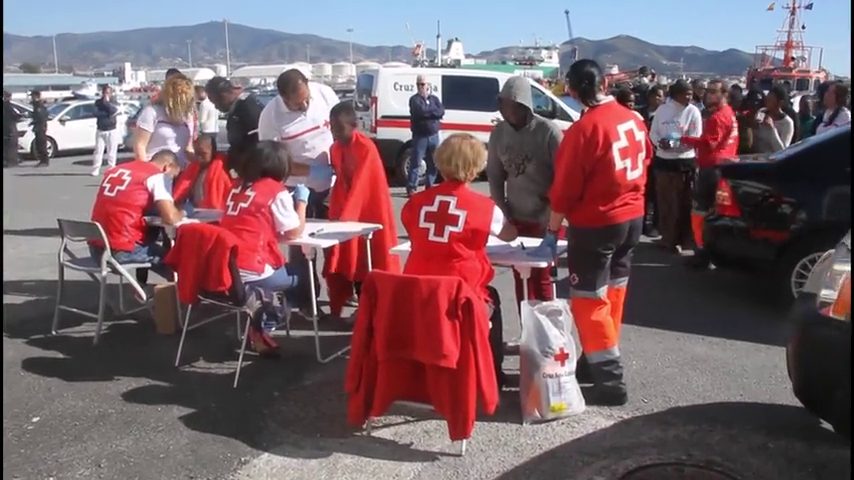 Trasladados al puerto de Motril (Granada) doce inmigrantes de tres pateras Trasladados al puerto de Motril (Granada) doce inmigrantes de tres pateras