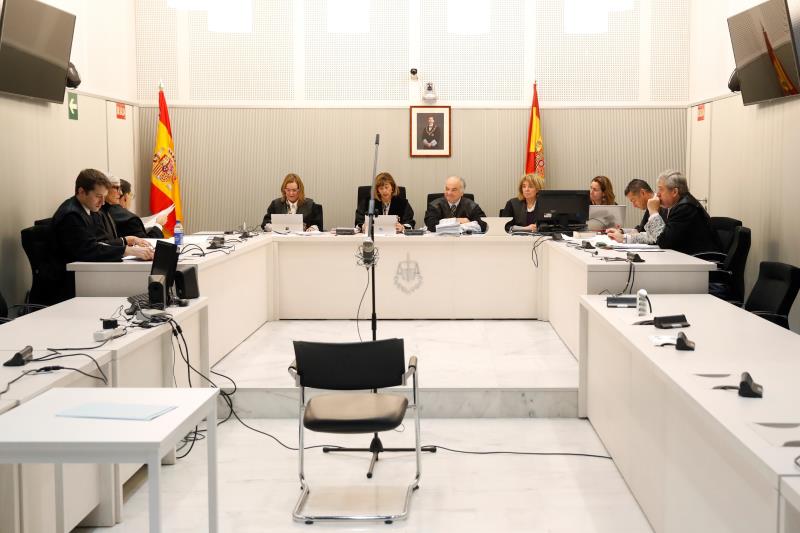 El fiscal matiza sus palabras y dice que no duda de la imparcialidad de los jueces catalanes para juzgar el 'procés' El fiscal matiza sus palabras y dice que no duda de la imparcialidad de los jueces catalanes para juzgar el 'procés'