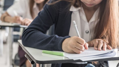Alumna en una clase (Archivo)