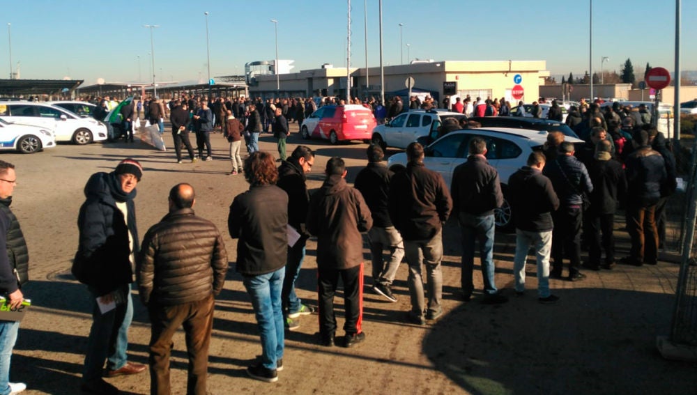Taxistas votando en la T4