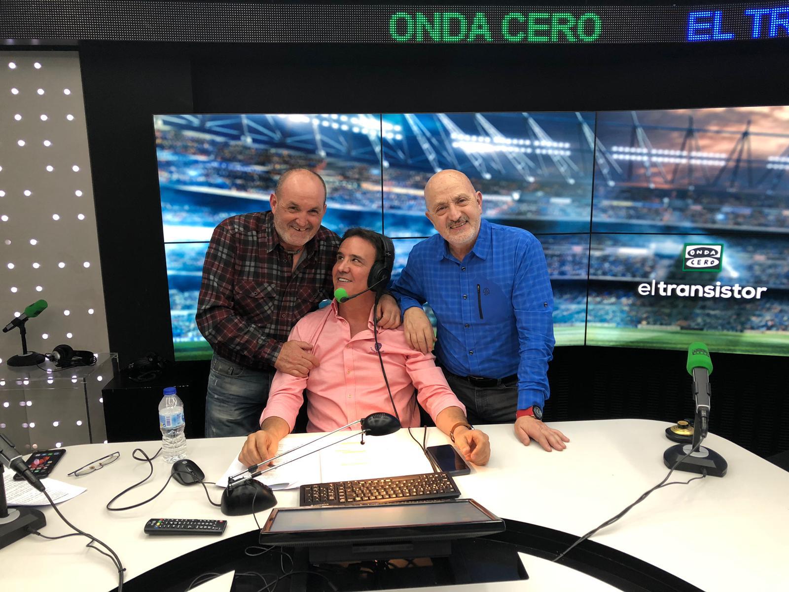 Juanito Oiarzabal: "He dejado a muchos amigos en la montaña" Juanito Oiarzabal: "He dejado a muchos amigos en la montaña"