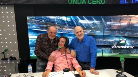 Juanito Oiarzabal y Sebas &Aacute;lvaro junto a Jos&eacute; Ram&oacute;n de La Morena en El Transistor