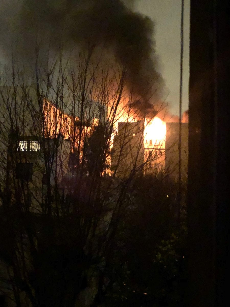 Al menos diez muertos en el incendio de un edificio en París y una mujer detenida Al menos diez muertos en el incendio de un edificio en París y una mujer detenida