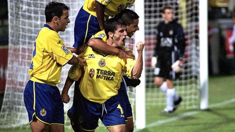 V&iacute;ctor Fern&aacute;ndez celebra un gol con el Villarreal