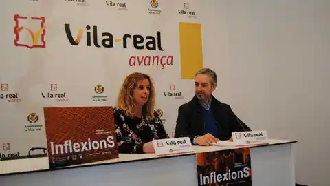 La regidora de Joventut Gemma Gil junt amb gerent del Consorci de Museus de la Comunitat José Péres durant la presentació del projecte Inflexiones. És un dels projectes seleccionats en una convocatoria del Consorci de Museus per implicar als joves amb l´art.