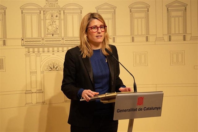 Elsa Artadi utiliza una cita de Anna Frank para criticar la decisión de la Junta Electoral de retirar los lazos de los edificios públicos Elsa Artadi utiliza una cita de Anna Frank para criticar la decisión de la Junta Electoral de retirar los lazos de los edificios públicos