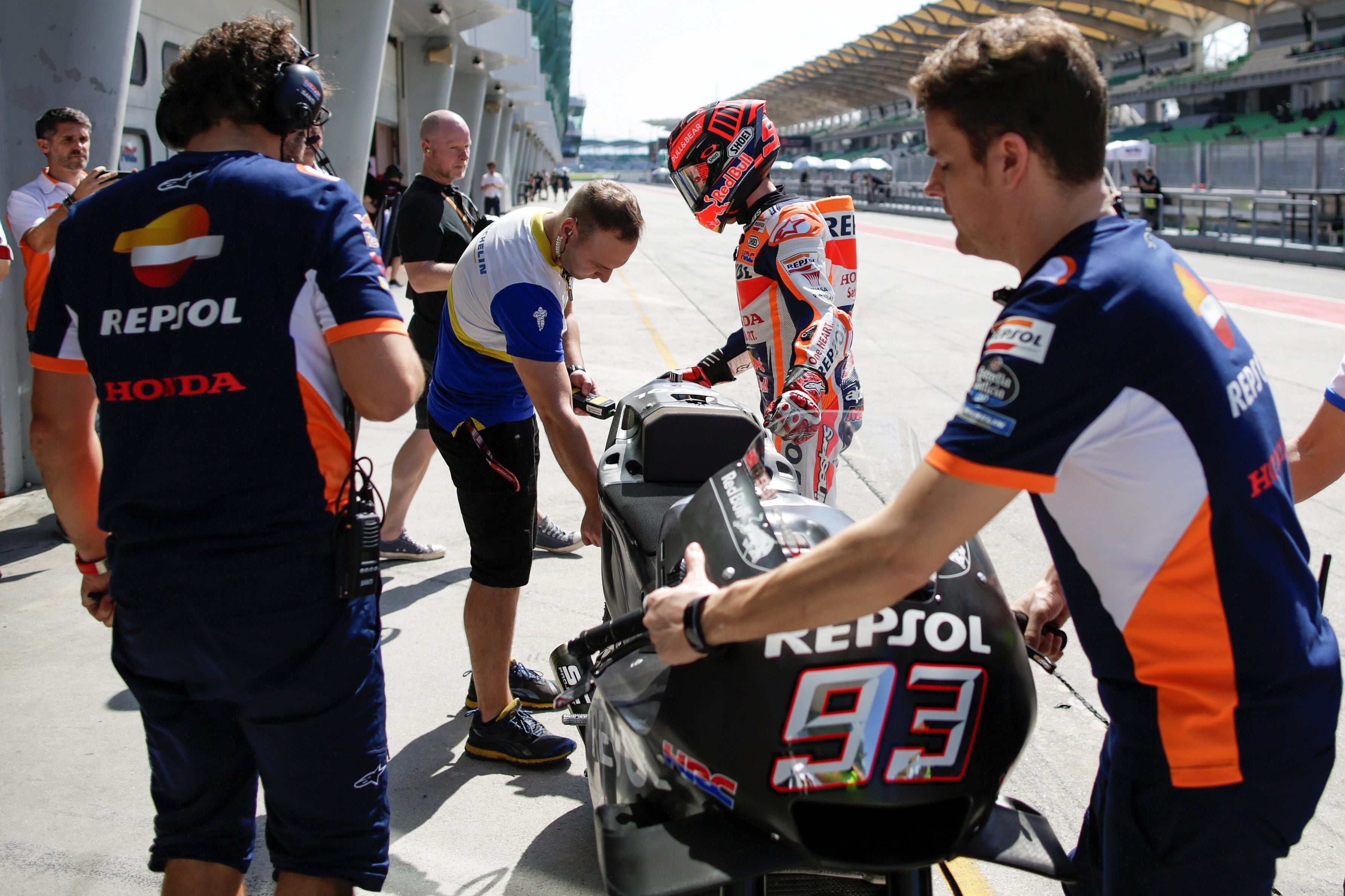Marc Márquez marca el mejor tiempo en los primeros test de Sepang Marc Márquez marca el mejor tiempo en los primeros test de Sepang