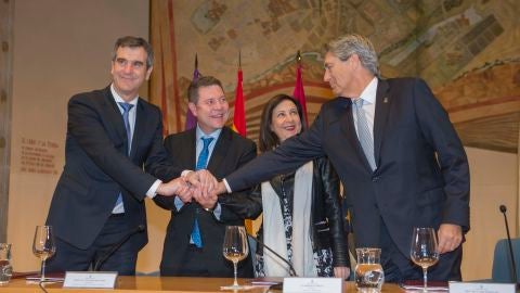 Antonio Rom&aacute;n, Emiliano Garc&iacute;a Page, Margarita Robles y Jos&eacute; Vicente Saz reunidos en Los Remedios