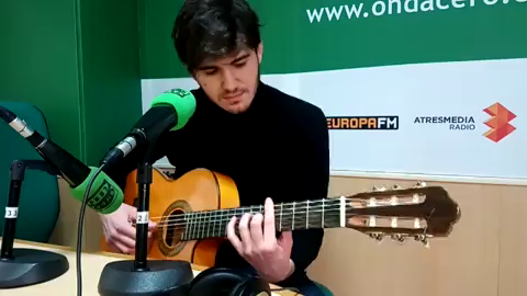 El cantautor de Monóvar Chico Malo presenta en directo su nuevo single El cantautor de Monóvar Chico Malo presenta en directo su nuevo single
