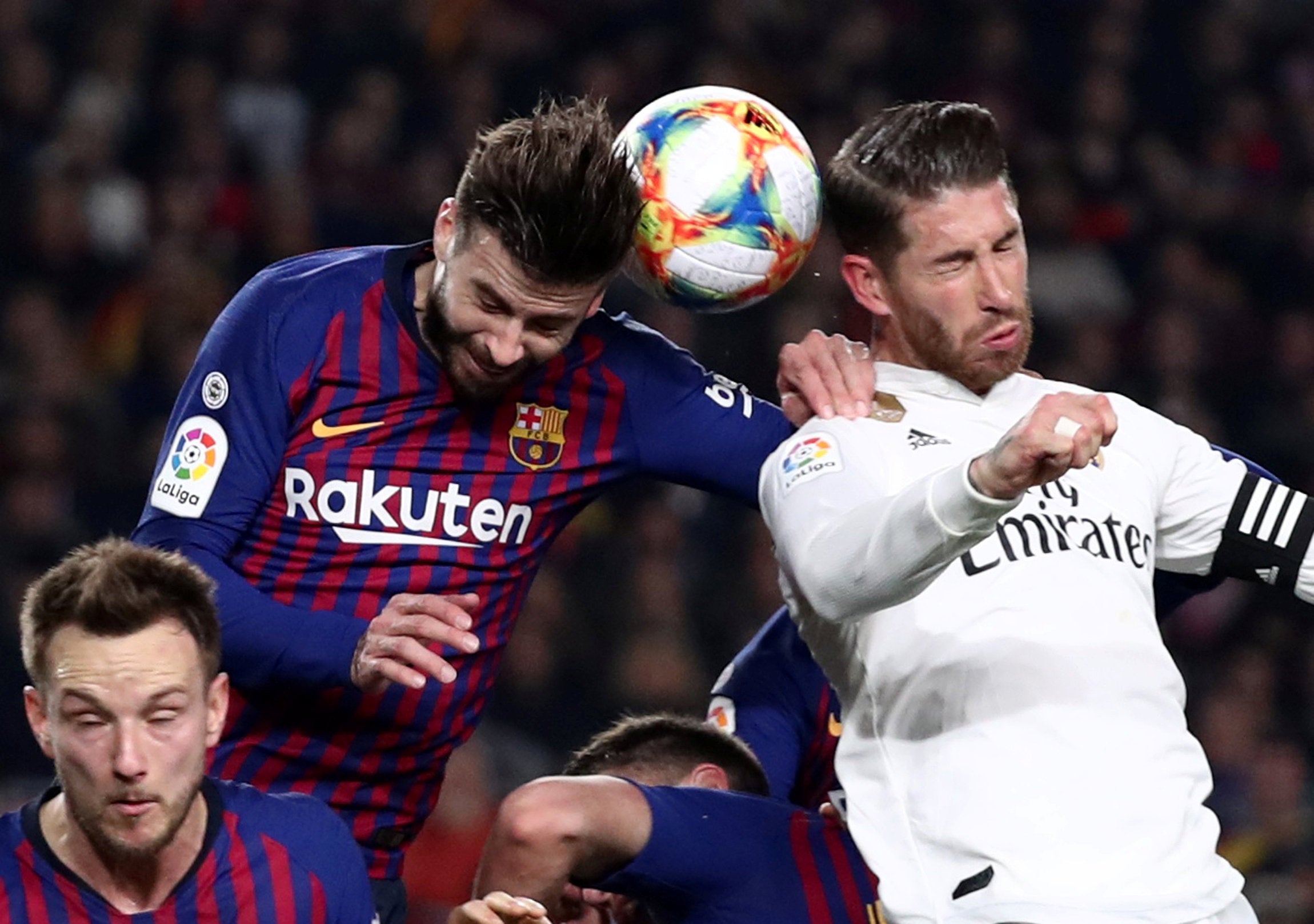 El Bernabéu decidirá tras un primer Clásico muy igualado El Bernabéu decidirá tras un primer Clásico muy igualado